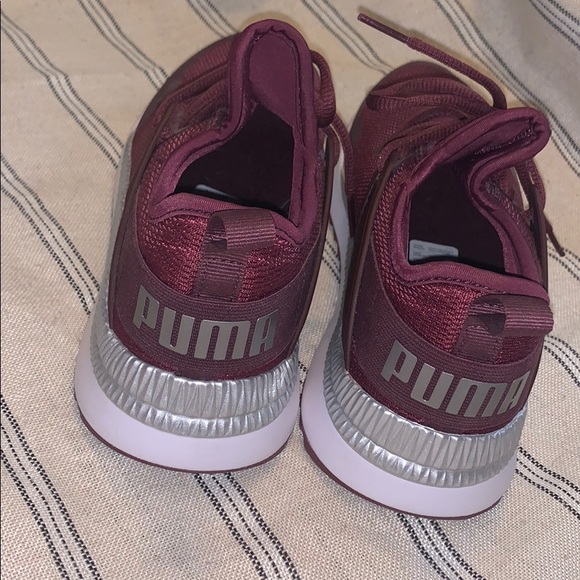 Maroon workout shoes - Picture 2 of 2